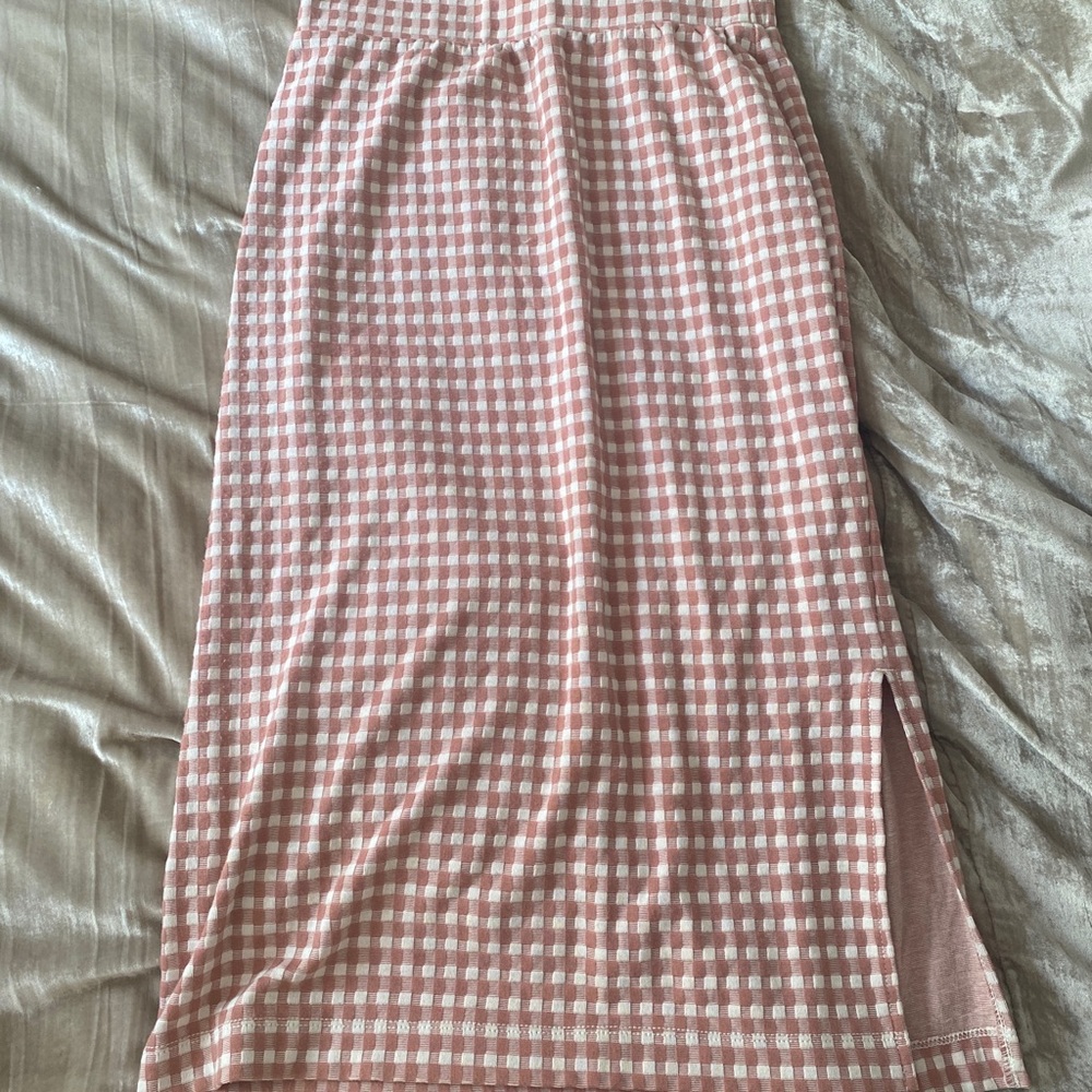 Soft pink gingham skirt, knit with side slit